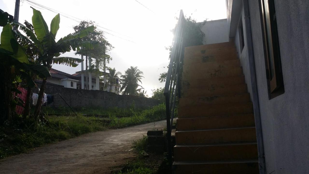 Affittacamere Ocean On House Unawatuna Esterno foto